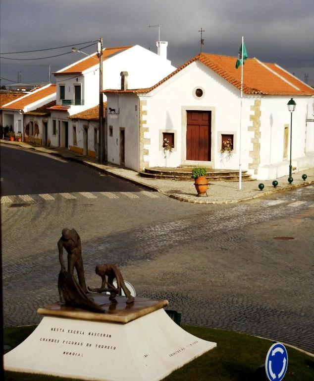 Casa Do Largo - Golega - Turismo De Habitacao Hotell Exteriör bild
